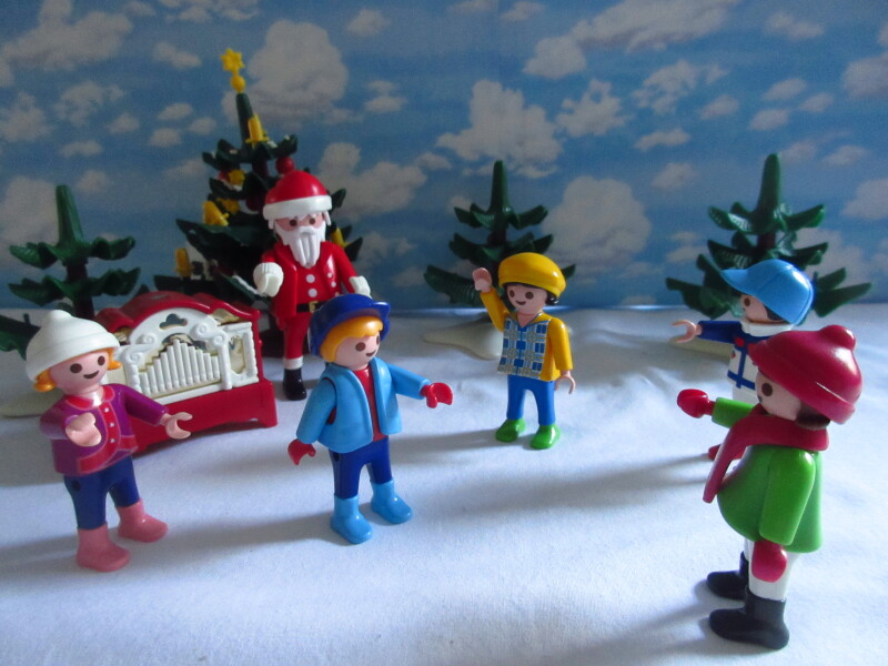 It's advent for the Playmobil people in our house...