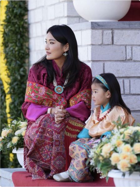 Royal Style: Hoping for Yuletide shimmer, but not too many green coats!