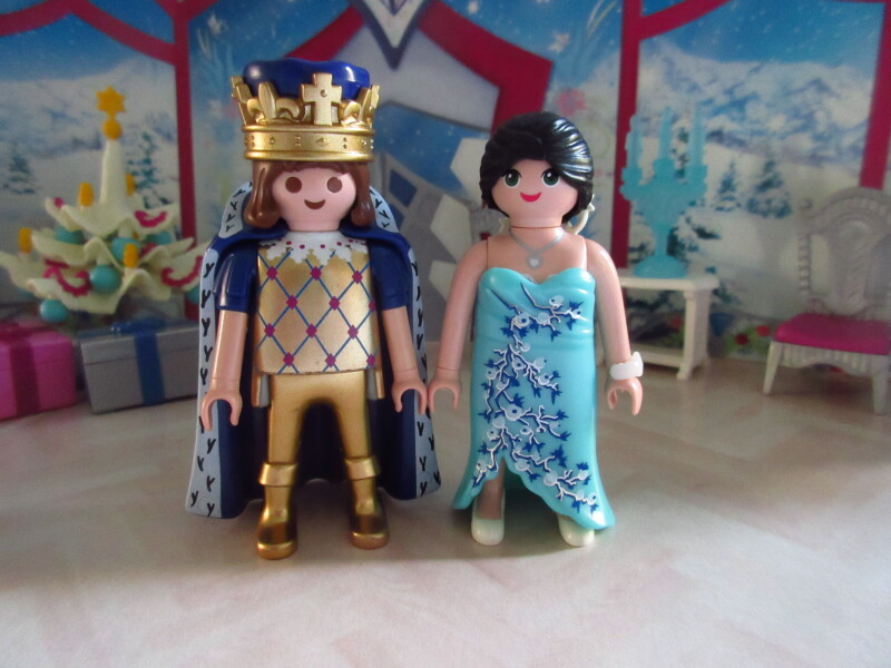 It's advent for the Playmobil people in our house...