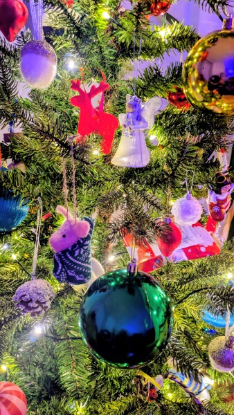 How to decorate this tree?