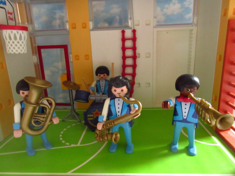 It's advent for the Playmobil people in our house...