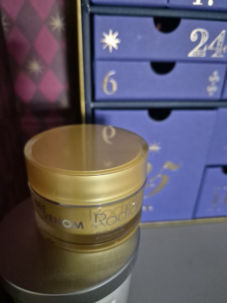 General “Waifs and Strays” Beauty Advent Calendar opening thread.