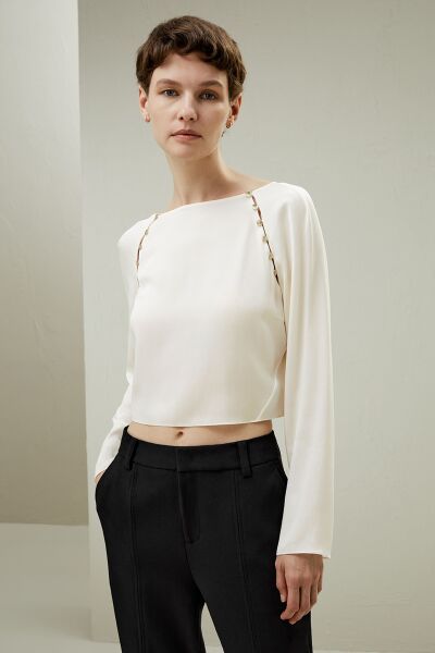 Help me complete my outfit: low key wedding, 50 something bride