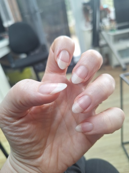 I want to see your nails!