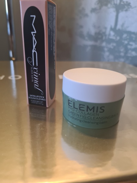 General “Waifs and Strays” Beauty Advent Calendar opening thread.