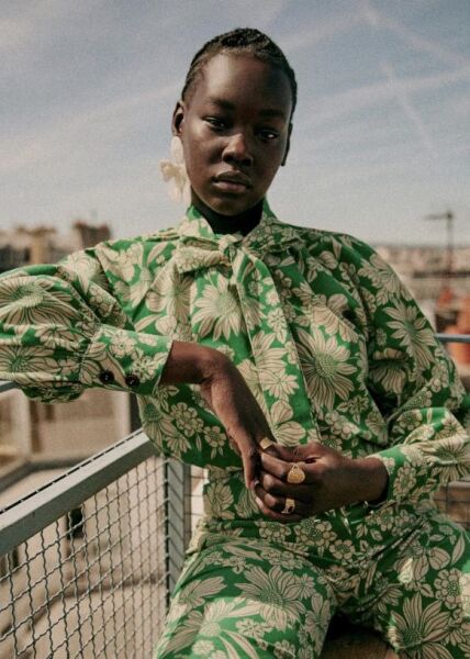 What kind of top should I wear with these trousers?