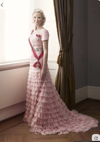 Royal Style: Hoping for Yuletide shimmer, but not too many green coats!