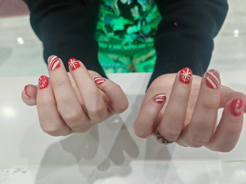 I want to see your nails!