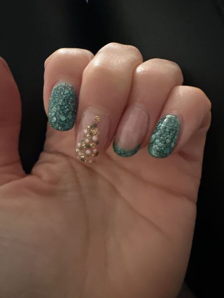 I think I'm done with glittery nails at Christmas