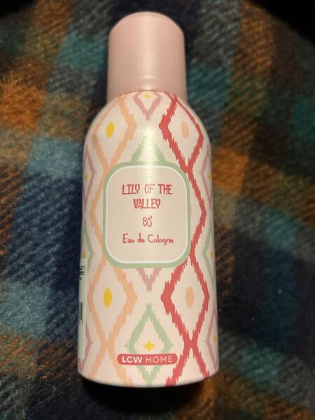 I want a scent that smells like baby powder... or something