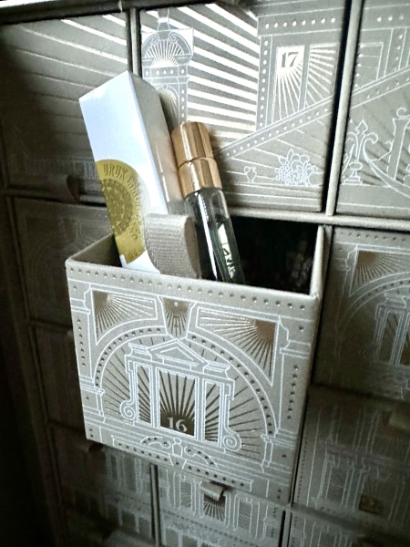 Oh Come All Ye Facials! Moisturisers and treatments! Join me for the Harrods Beauty Advent Calendar opening thread!