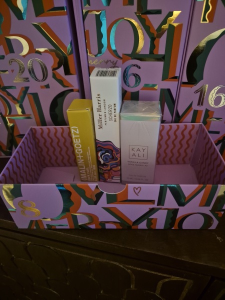 General “Waifs and Strays” Beauty Advent Calendar opening thread.