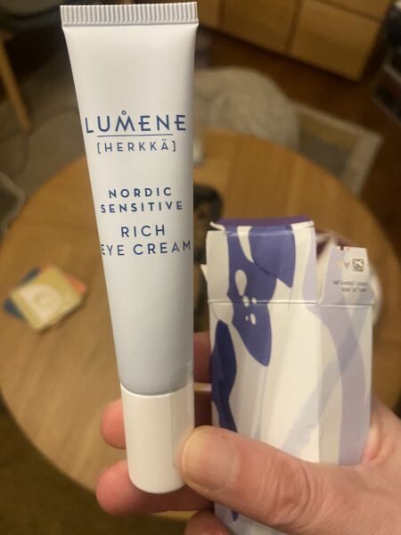 General “Waifs and Strays” Beauty Advent Calendar opening thread.