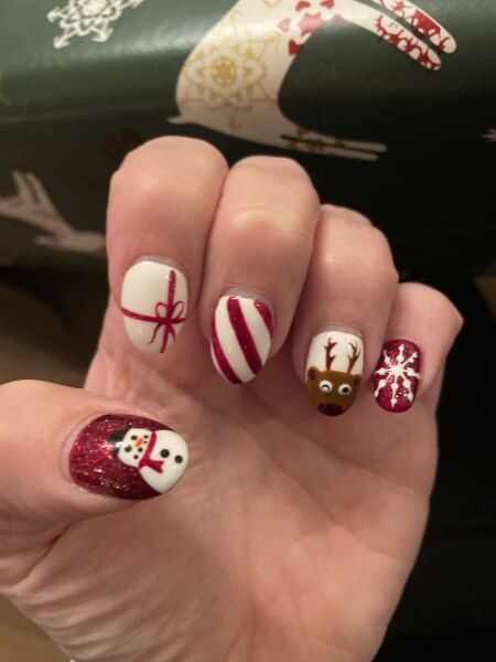 I think I'm done with glittery nails at Christmas
