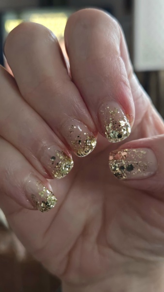 I think I'm done with glittery nails at Christmas