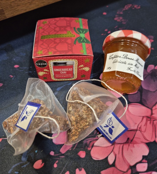 General “Waifs and Strays” Beauty Advent Calendar opening thread.