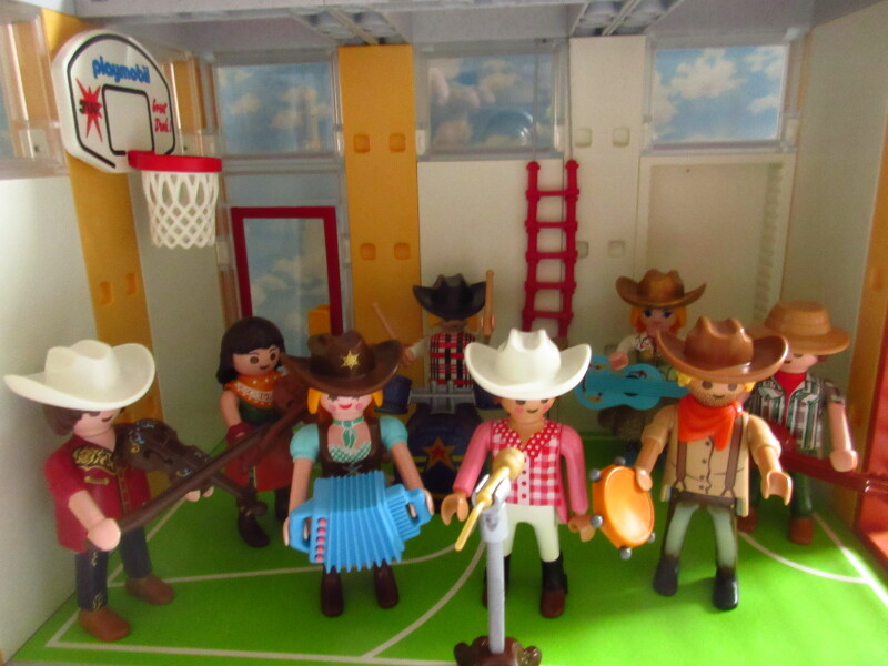 It's advent for the Playmobil people in our house...