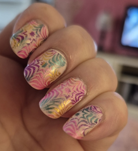 I want to see your nails!