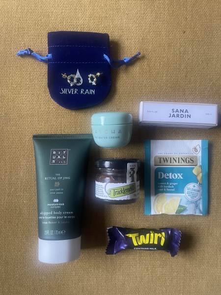 General “Waifs and Strays” Beauty Advent Calendar opening thread.