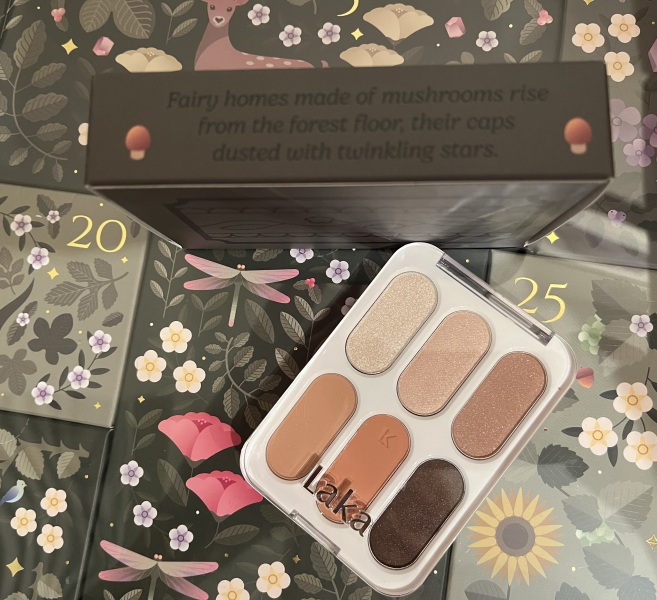 General “Waifs and Strays” Beauty Advent Calendar opening thread.