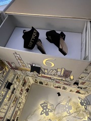 General “Waifs and Strays” Beauty Advent Calendar opening thread.