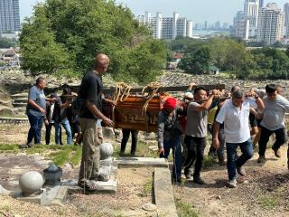 Thread 19 - TalkLair: "The light that burns twice as bright burns half as long"