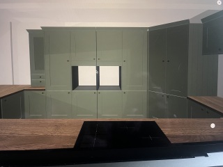 Island vs Peninsula: and the winner is…