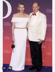 Why am I shaped like a rectangle and how should I dress? Pics included