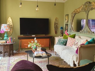 Green Lounge Paint