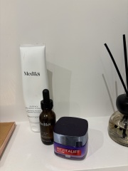 How do I achieve the glowy look that so many I know have !!