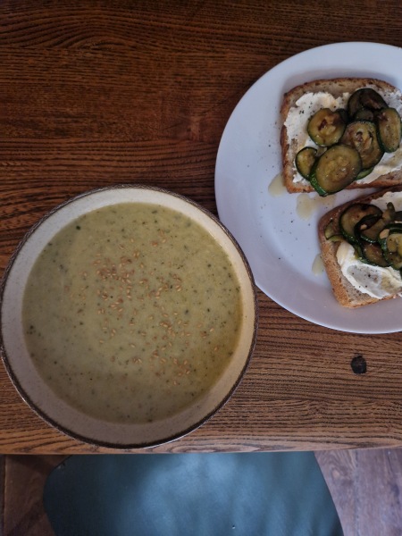 Meal planning, sharing recipes and ideas to make the weekly budget go further.