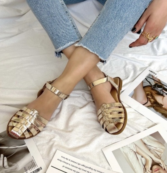 Closed toe summer shoes