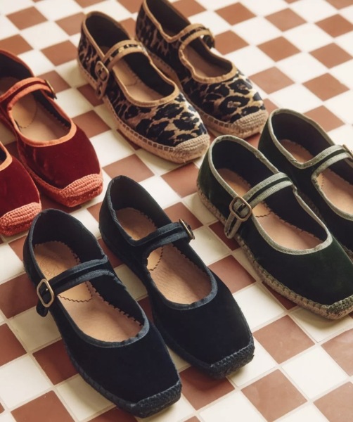 Closed toe summer shoes