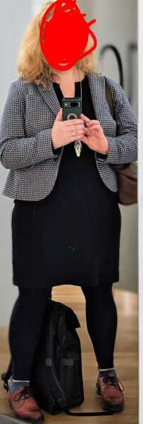How does an overweight woman wear brogues?