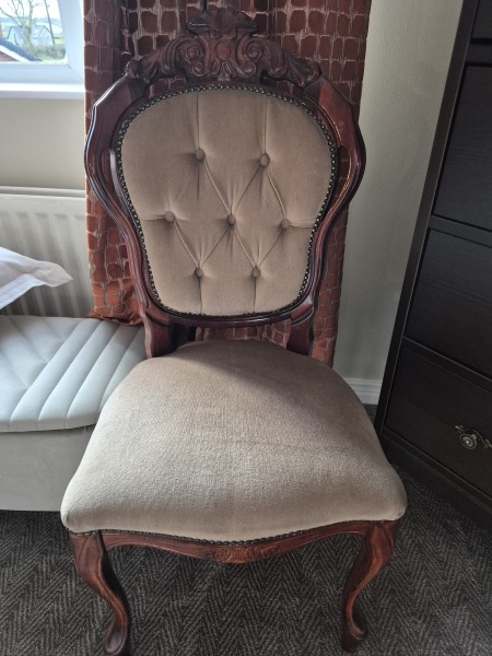 Can someone with psychic/intuitive/i don't know what it's called give me a read on this picture