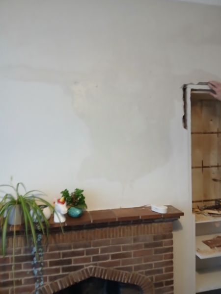 Upstairs chimney breast damp/staining?