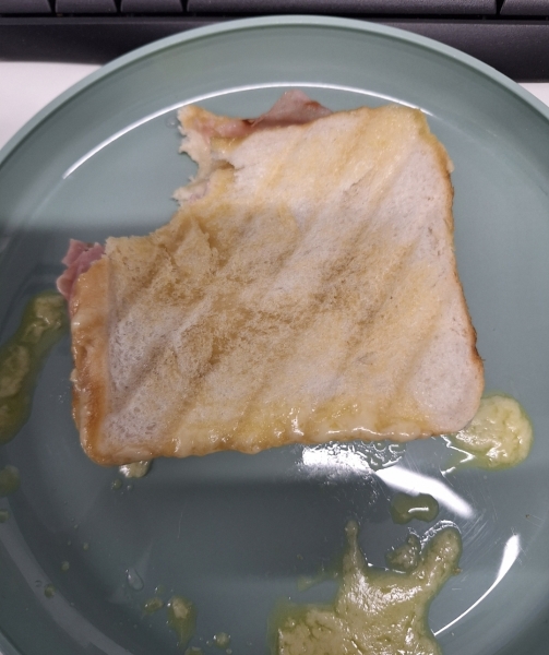 Microwavable toasties makers