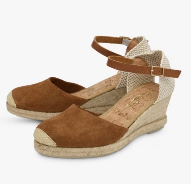 Closed toe summer shoes