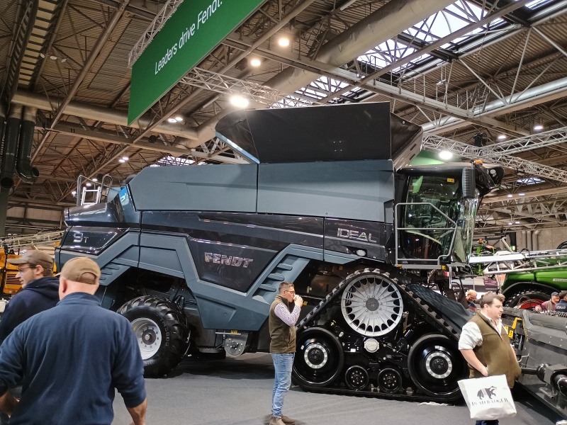 The Bluestocking, where the cheese is plentiful and the Champagne is on Boiledbeetle