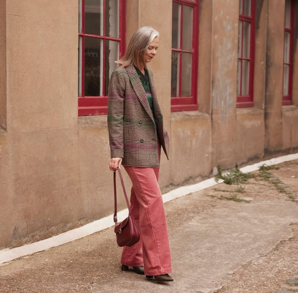 How does an overweight woman wear brogues?