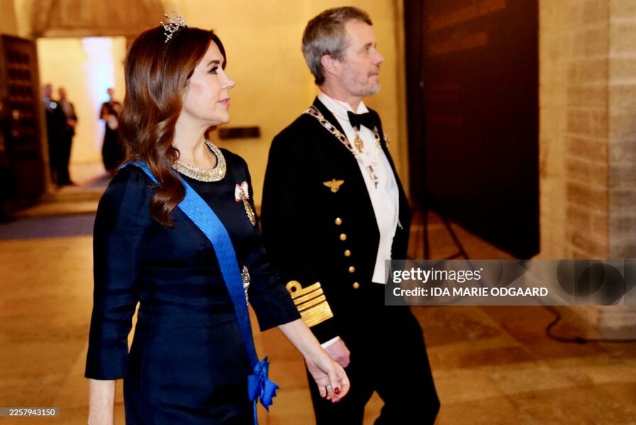 Royal Style: Hoping for Yuletide shimmer, but not too many green coats!