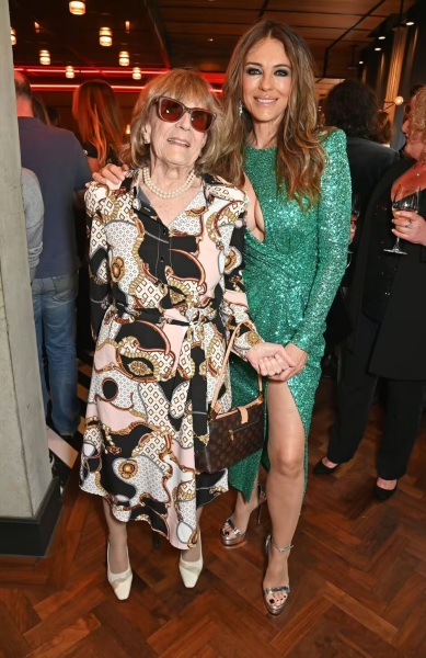 Shallow thread alert - Liz Hurley