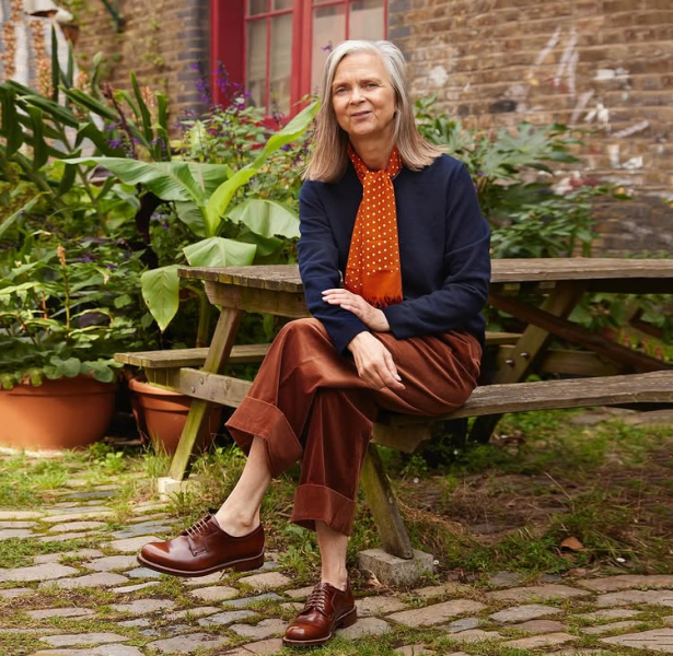 How does an overweight woman wear brogues?