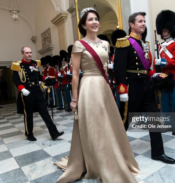 Royal Style: Hoping for Yuletide shimmer, but not too many green coats!