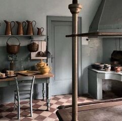 Quarry tiles floor - what colour of walls, stairs, doors etc?