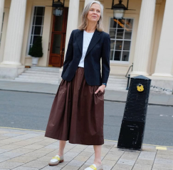 How does an overweight woman wear brogues?