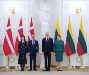 Royal Style: Hoping for Yuletide shimmer, but not too many green coats!