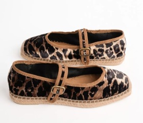 Closed toe summer shoes
