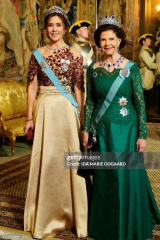 Royal Style: Hoping for Yuletide shimmer, but not too many green coats!