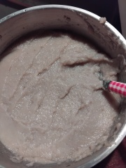 Is my sister BU to say these photos show little pieces of metal in her food? (Photos attached) (Update with extra photos on page 5)